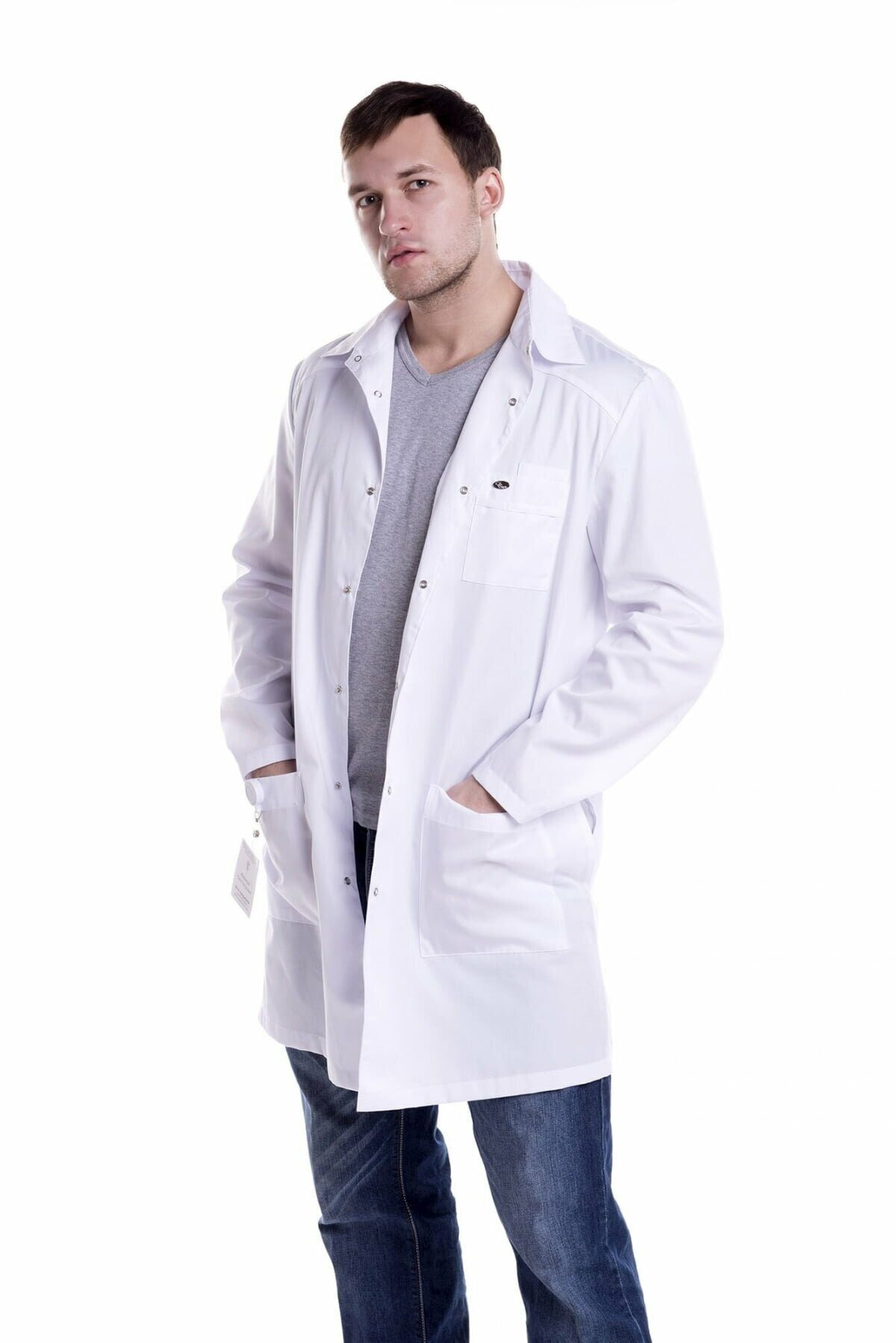 Белый халат медицинский мужской. Халат медицинский мужской. Доктор в халате. Докторский халат.